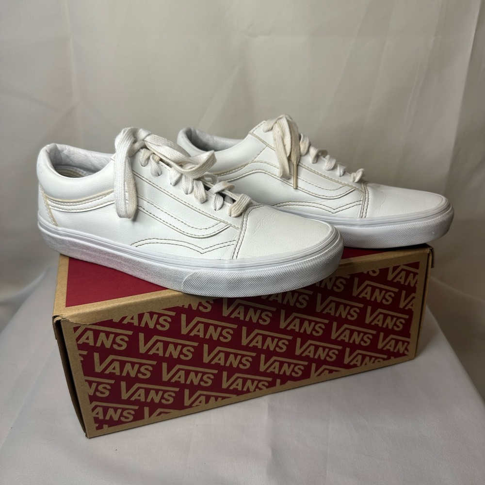 Vans White Leather Low Top Sneakers Lace Up Casual Skate Shoes Women’s 9
